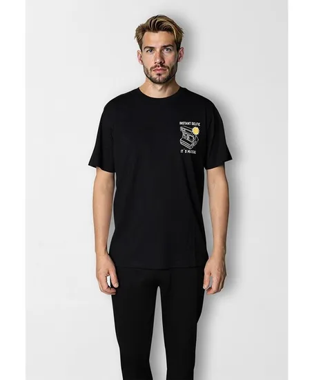 Clean Cut Copenhagen T-shirt Selfie