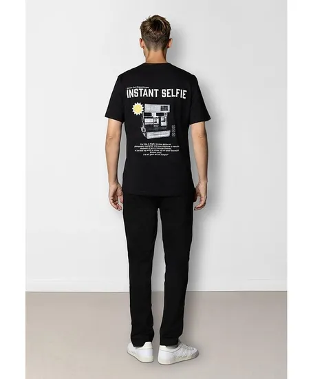 Clean Cut Copenhagen T-shirt Selfie