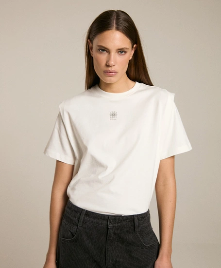 HOMAGE T-shirt Shoulder Detail
