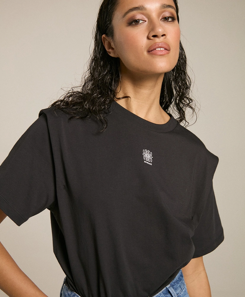 HOMAGE T-shirt Shoulder Detail