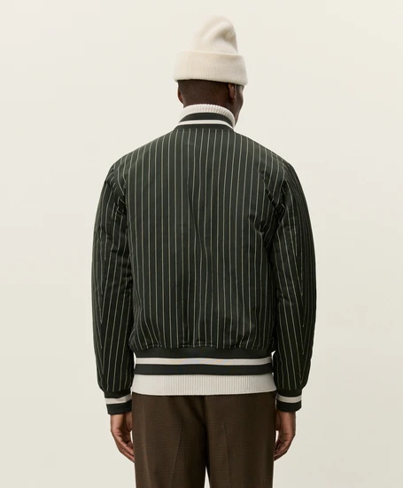 Les Deux Varsity Jack Tech