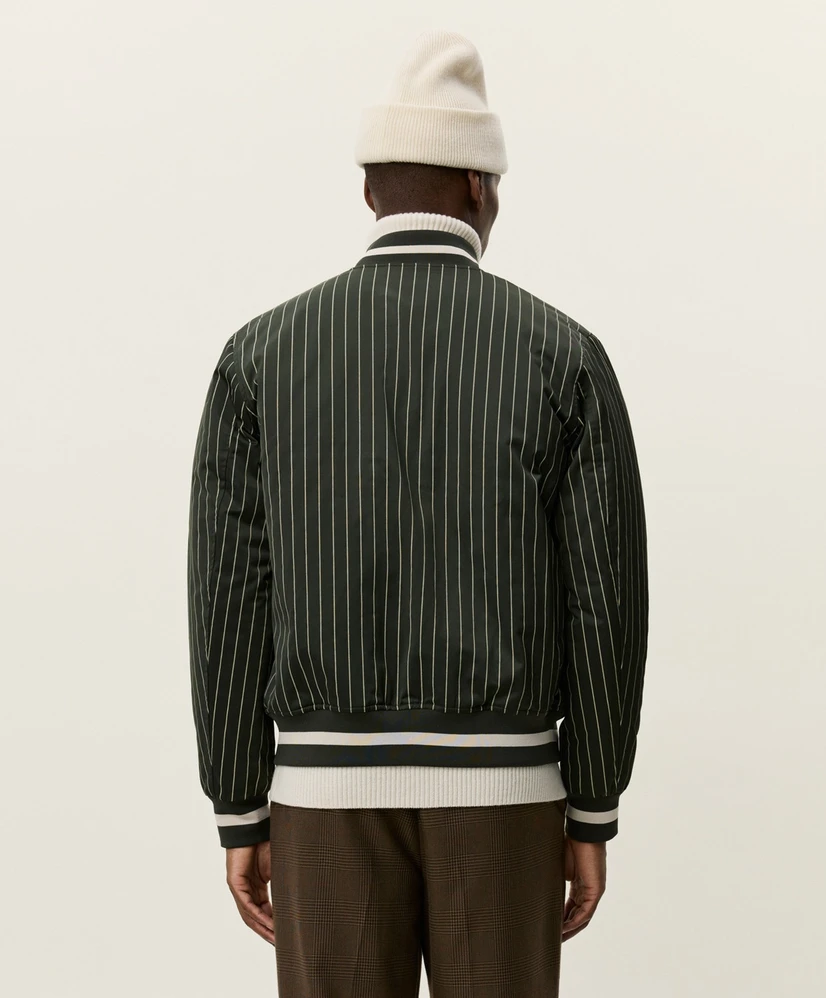 Les Deux Varsity Jack Tech
