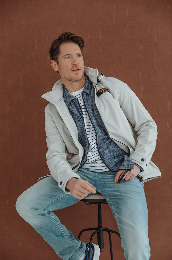 LIGHT AND LAID-BACK