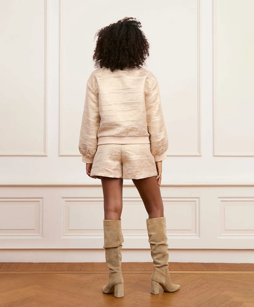 Lofty Manner Short Suzie