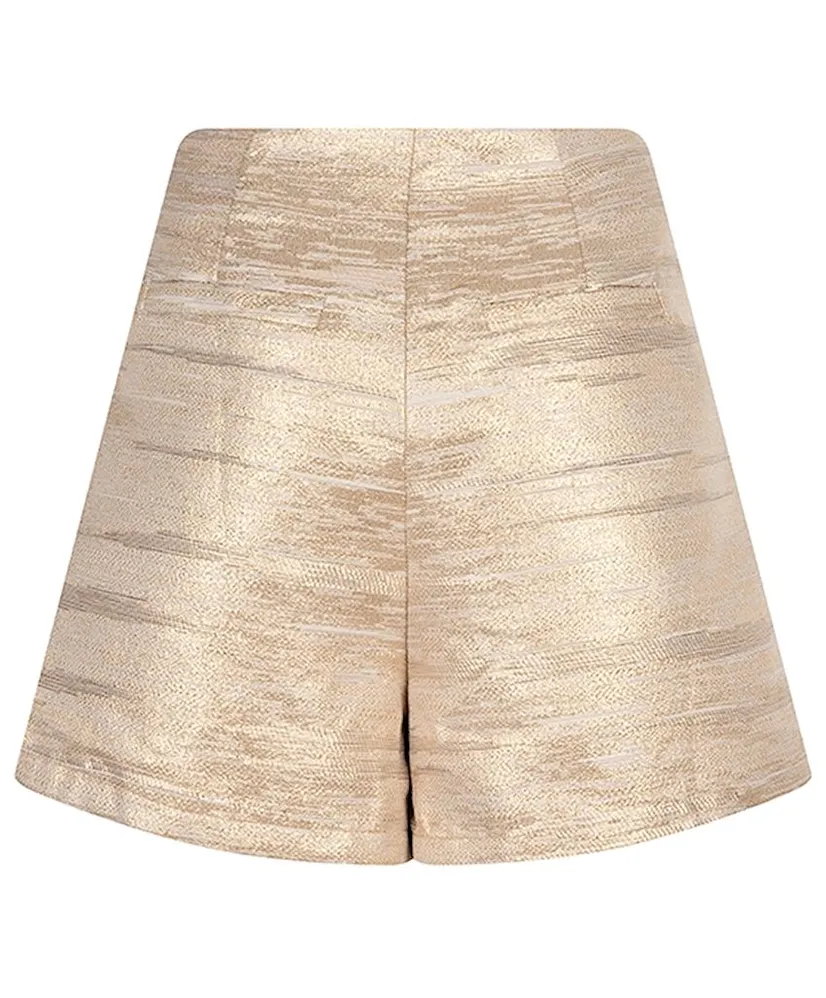 Lofty Manner Short Suzie