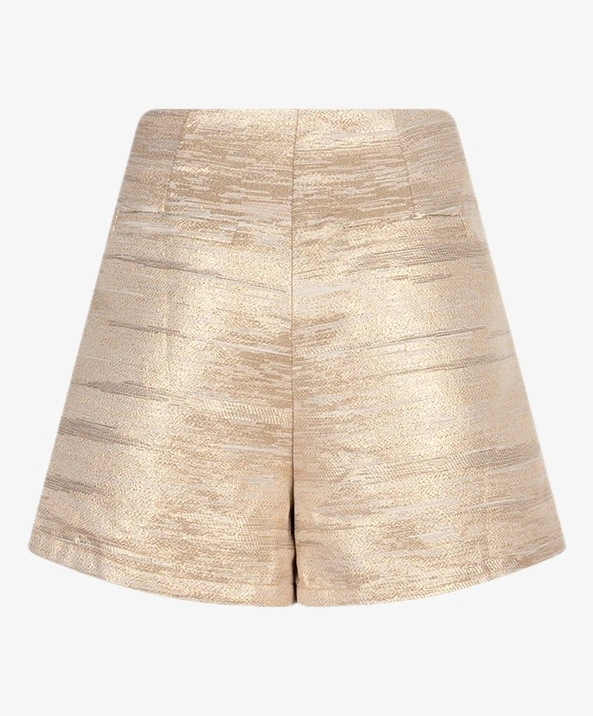 Lofty Manner Short Suzie