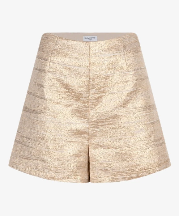 Lofty Manner Short Suzie
