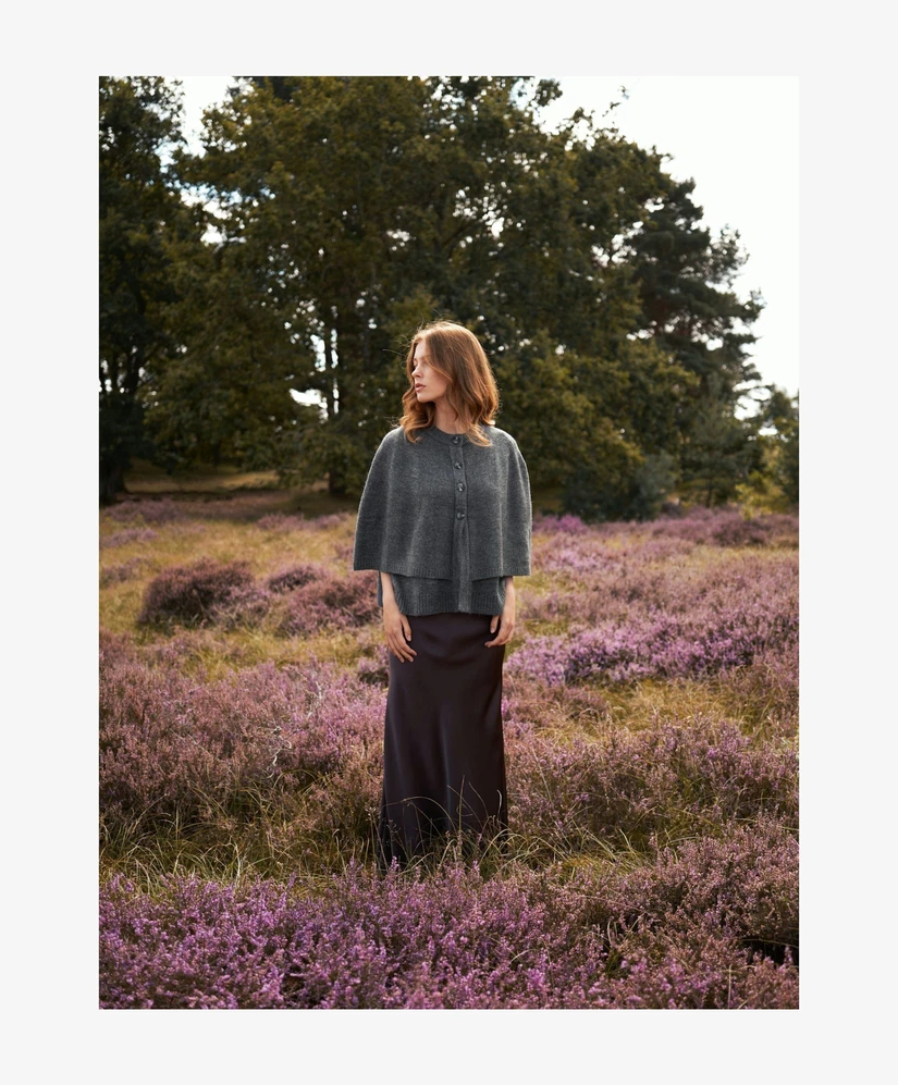 Neo Noir Vest Cape Josei