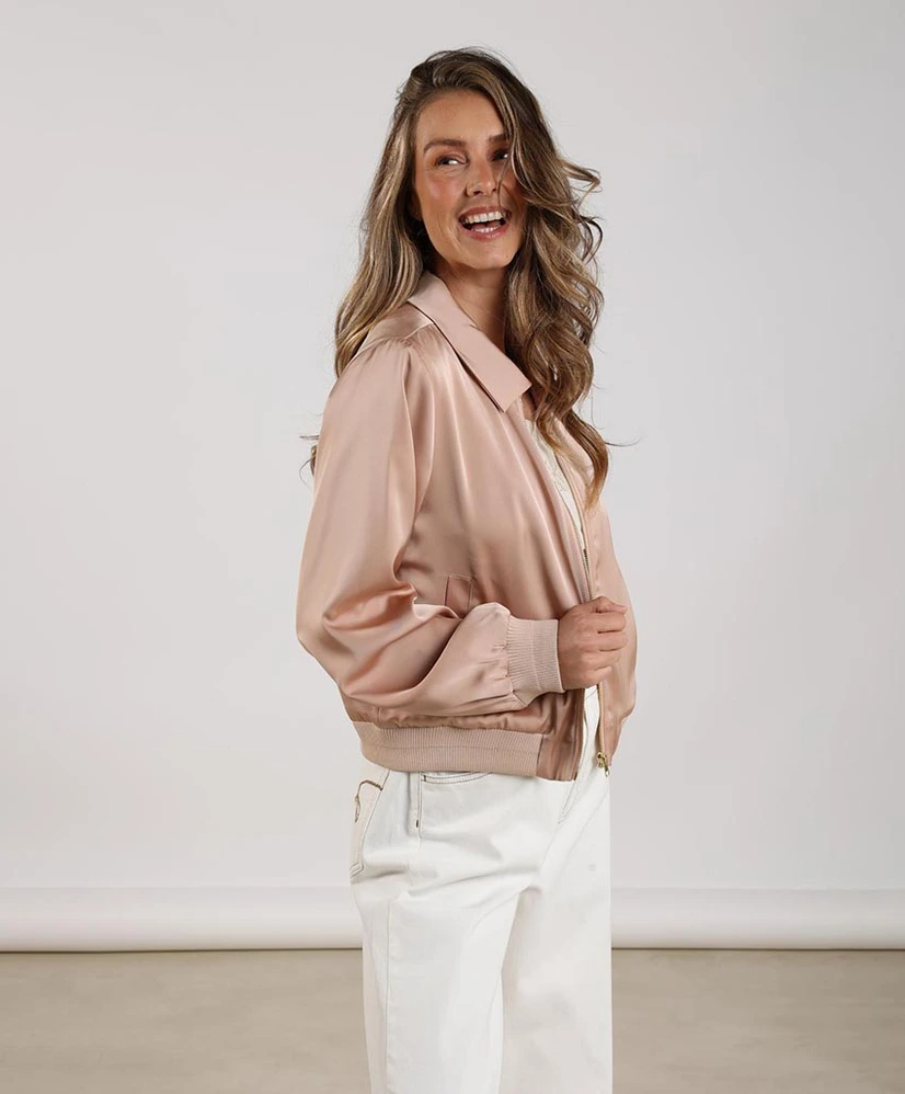 NUKUS Bomber Noa