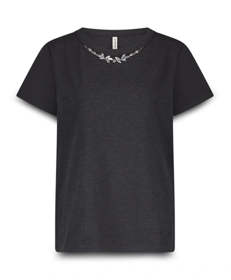 Summum T-shirt Necklace Detail