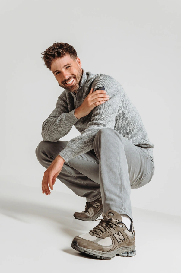 TONAL GREY MOVE